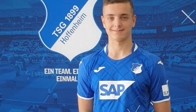 E kërkonte Bayerni dhe Barcelona, talenti shqiptar prezantohet zyrtarisht tek ekipi i ri