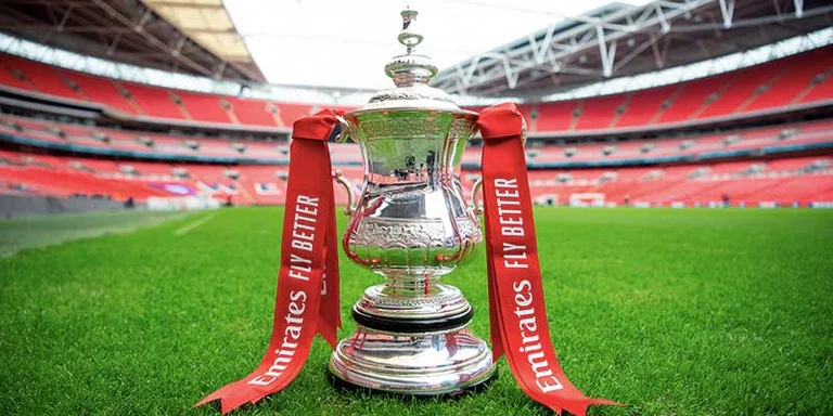 Konfirmohen oraret e ndeshjeve gjysmëfinale të FA Cup