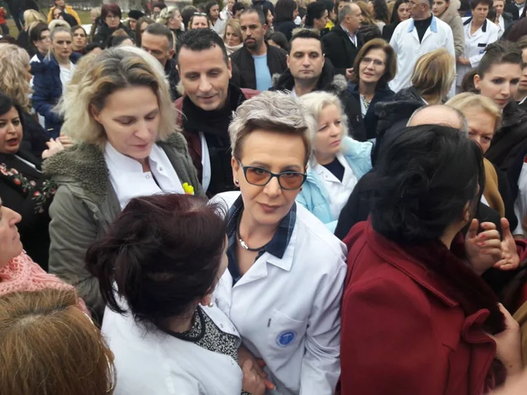 Kryeinfermierja e Pulmologjisë: Ju do të vini në klinikë, por nuk do të na gjeni sepse po infektohemi