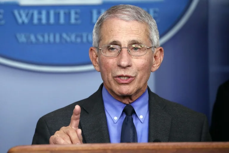 Dr. Fauci: No podemos contar con la creación de una vacuna
