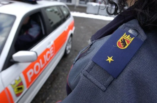 Apparve come ufficiale di polizia e li prese prima di una donna, arrestato Kosovar in Svizzera