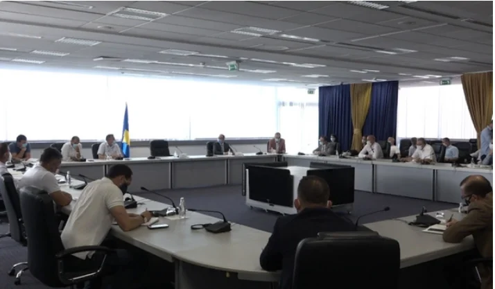 Gastrónomos que no aplican recomendaciones, Krasniqi advierte cierre