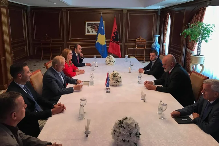 Rama también se encuentra con Pacolli
