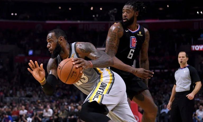NBA stella positiva con coronary