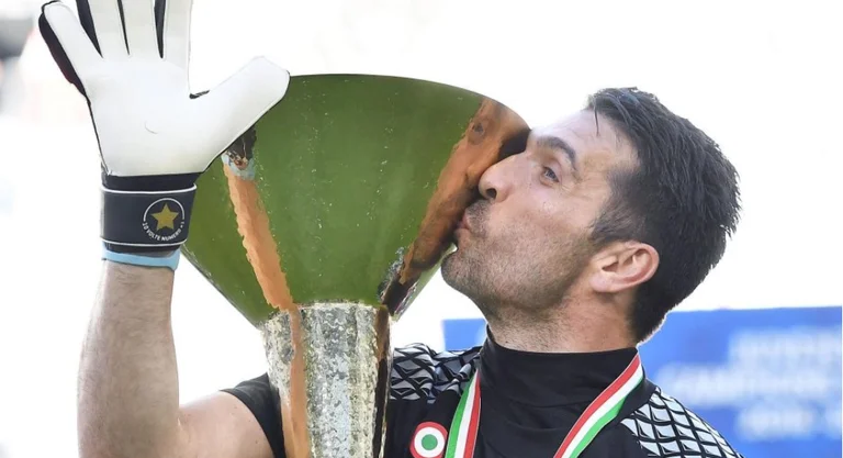 Sarri forced to activate Buffon because of the record: Tomorrow against Genoa the goalkeeper passes Maldin