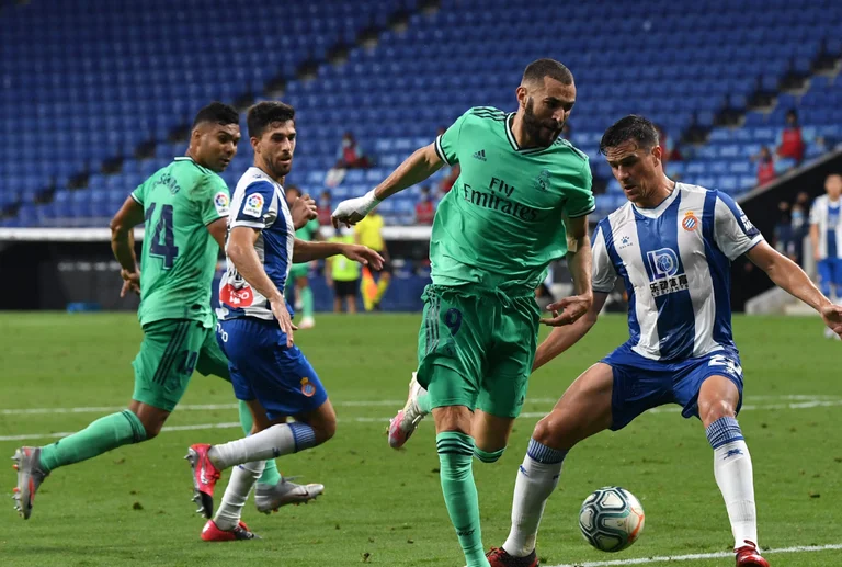 Benzema explique le cul doré, refuse de parler de Barcelone