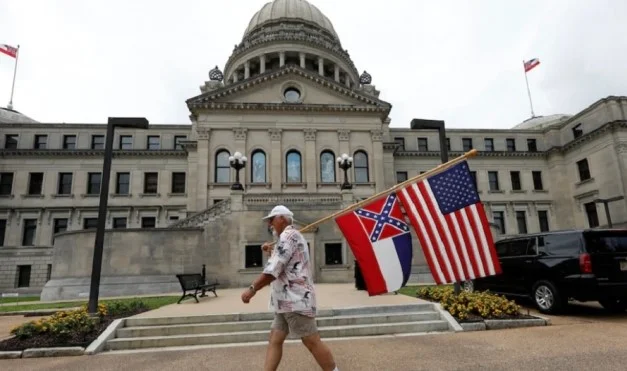 Mississippi Removes the Confederate Symbol From the Flag