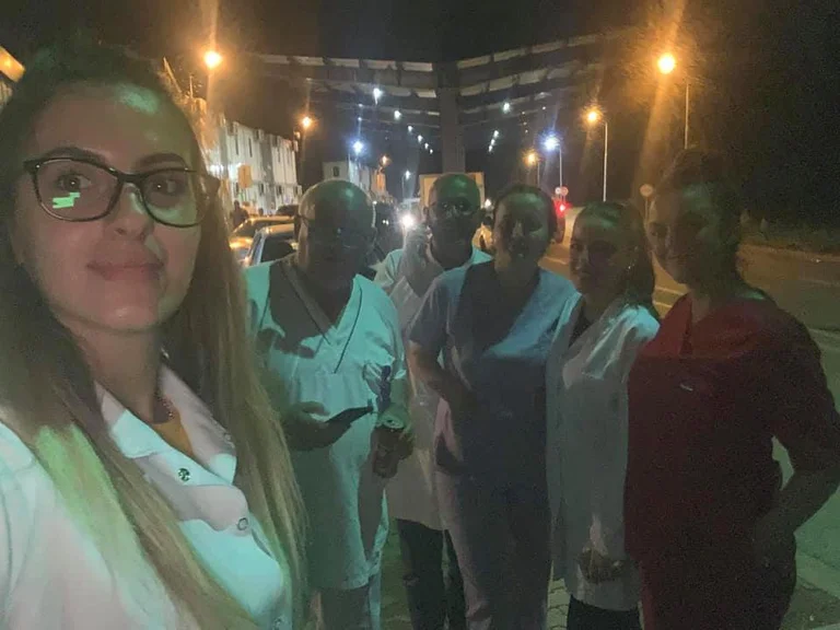 Squadre mediche alla Terra Bianca in attesa dei loro compatrioti