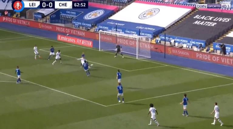 Super gol del Super Ross é Chelsea finalmente passa attraverso il bordo
