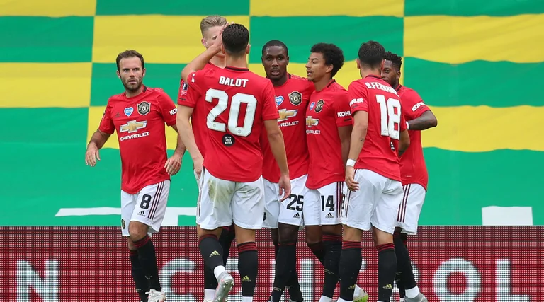 Man United marks at the bottom of the trails and with the clumps of the barrel provides the semifinal against Norwich