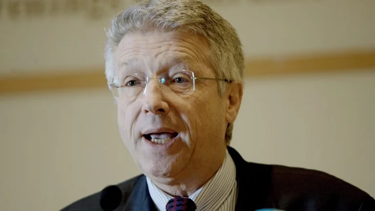 Petritsch: opportunité de l'UE de rétablir le rôle de chef de file du dialogue