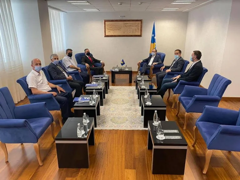 Hoti met ARKEP representatives, talks on telecommunications developments
