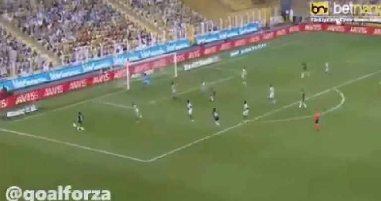 Turkey's unhindered Muriqi Veat, extends brilliantly, and instills the ball in a net with a head