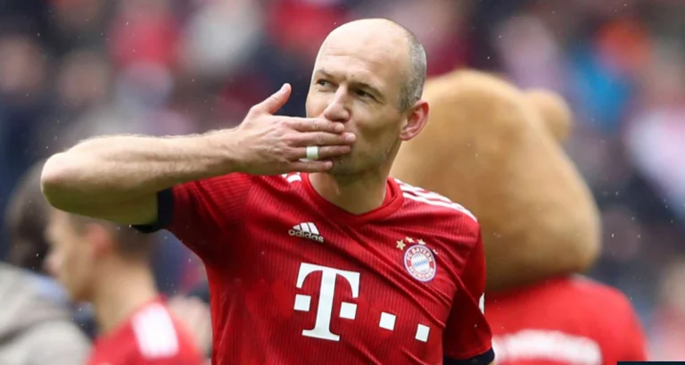Officiel: Vous ne croirez pas le nouveau club d'Arjen Robben.