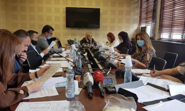La comisión de investigación para la pandemia requiere 17 mil euros, y el ex Primer Ministro Kurti es invitado a informar