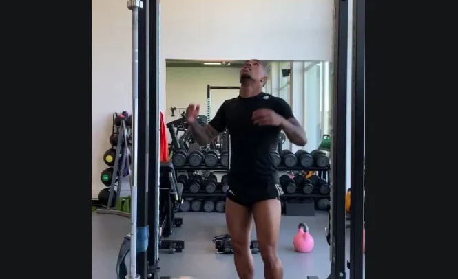 Sie sehen den Tiktok-Kampf, der Juvenus-Spieler reagiert scharf: Ficken Sie und Ihre Schwester...