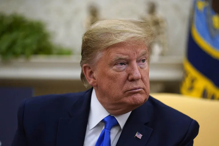 Trump: 10 ans de prison pour les personnes qui détruisent des monuments ou tout autre bien fédéral aux États-Unis