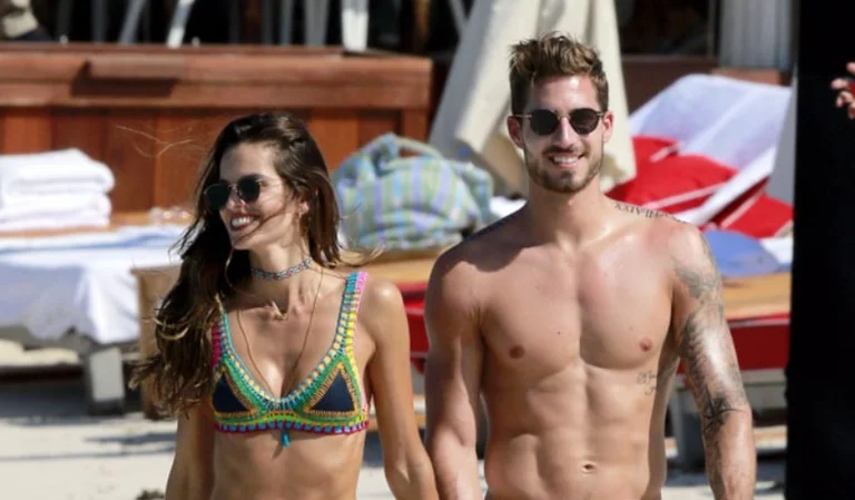 The known goalkeeper's partner shows format, leaves little room for imagination with the latest photos