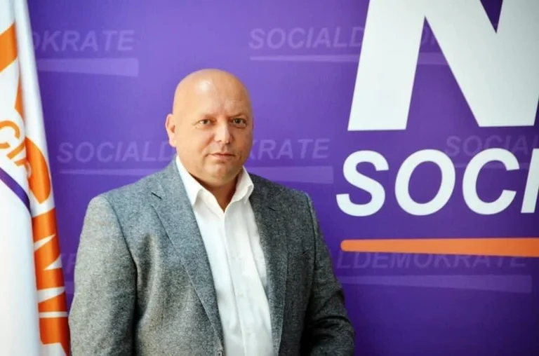 Scritto emotivo del vice ministro: Sono tornato a servire il paese con le scarpe che avevo lasciato 25 anni prima