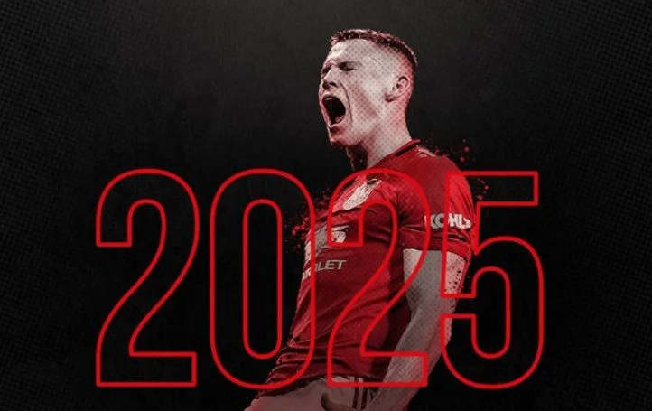 Official: Man United star signs new five-year contract with club
