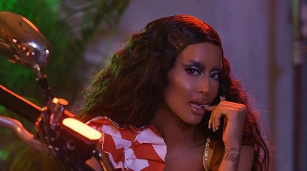 Dafina Zeqiri comparte imágenes de nuevo clip
