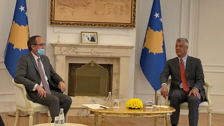 Hoti se reúne con Thaci justo después de la audiencia del Parlamento