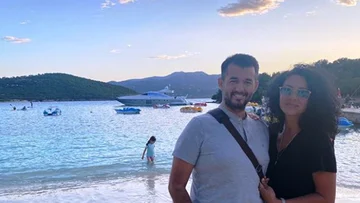 Labitot Tahiri à Ksamil avec sa femme dit: Profitez du virus