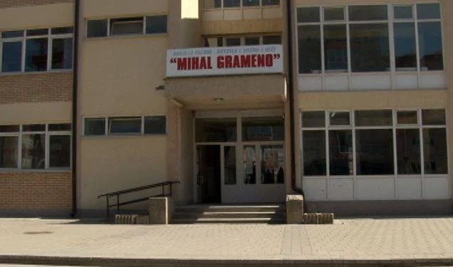 Sekretarja e shkollës ‘Mihal Grameno’ del pozitiv me COVID-19, izolohet i gjithë stafi