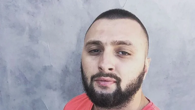Ironizon Majk: A po mendoni që maska iu shpëton nga koronavirusi?
