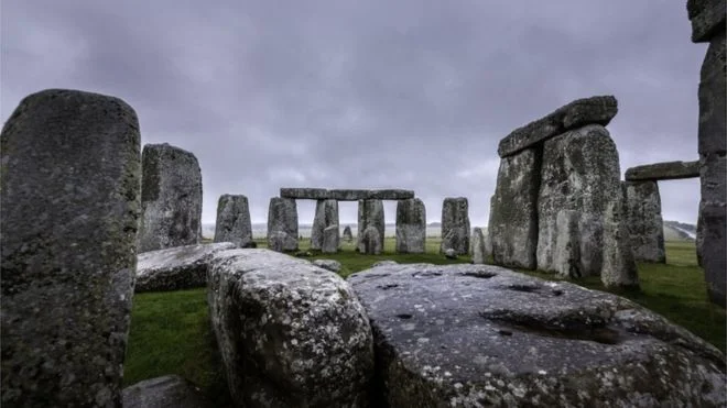 Stonehenge: Arkeologët zbulojnë monument neolitik afër vendit të shenjtë