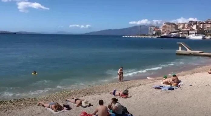 Fundjava “gjallëron” plazhet: Kosovarët shpresë për sezonin turistik në Shqipëri