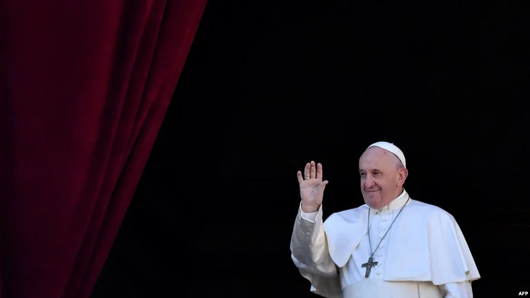 Papa falënderon doktorët italianë