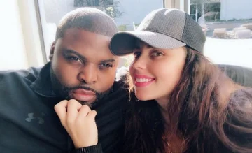 Linda Halimi apparaît sur la forme supérieure de Florida Beach