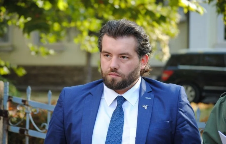 Lirohet aktivisti Rron Gjinovci