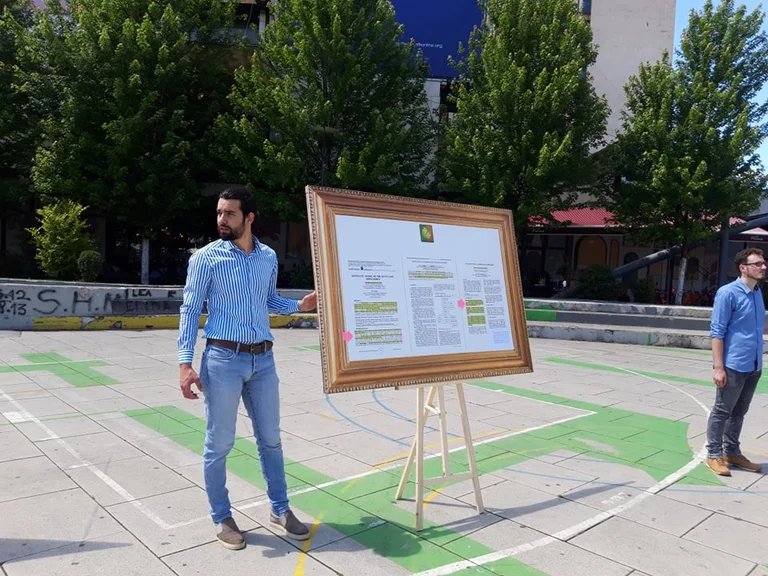 ORCA prezanton ekspozitën “Plagjiatura e ministrit të Arsimit”, Rron Gjinovci paralajmëron protesta