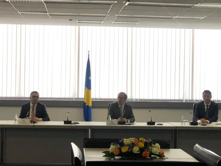 Hoti with university reactors discuss co-ordinating activities during the pandemic