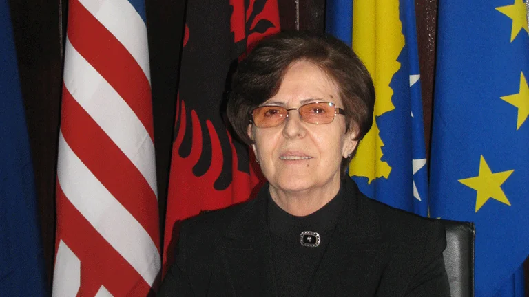 Isa Mustafa kujton Nekibe Kelmendin, e quan zonjë heroinë të LDK-së