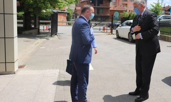 Zemaj takohet me Kosnett-in, flasin rreth situatës me COVID-19