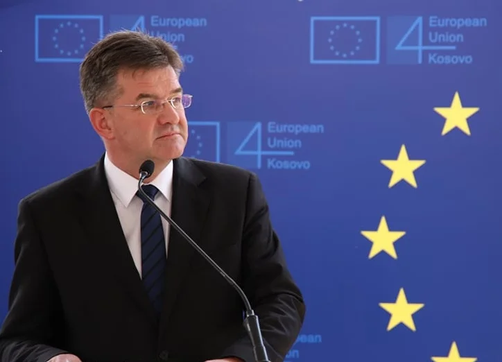 Lajçak flet se kush duhet të udhëheq dialogun me Serbinë, Thaçi apo Hoti?