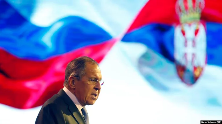 Ministri i Jashtëm rus, Sergei Lavrov arrin në Beograd
