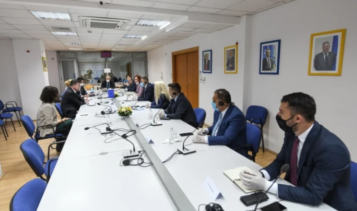 Lajçak takohet me Listën Serbe rreth dialogut