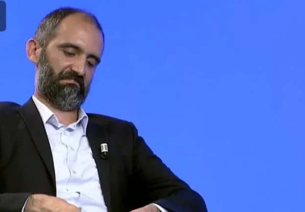 VV’ja nuk ndalet me akuza , Abrashi: Deklarimet e Hotit për dialog, janë gënjeshtra