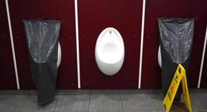 Shihni si mbrohen kinezët nga koronavirusi kur shkojnë në tualet