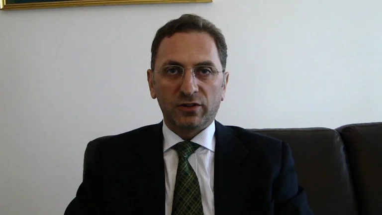 Pezullohet nga puna drejtori i MPJ’së pasi fyeu Edi Ramën