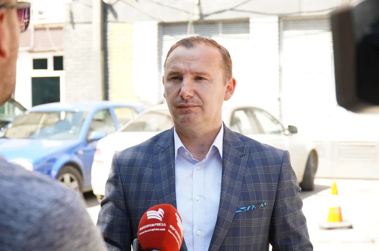 Ministri Zemaj jep detaje për masat e reja, thotë se pandemia duhet të kontrollohet nga organet e rendit