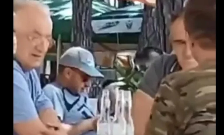 Xhavit Haliti e Rexhep Selimi shihen duke pirë kafe bashkë në deti (Video)