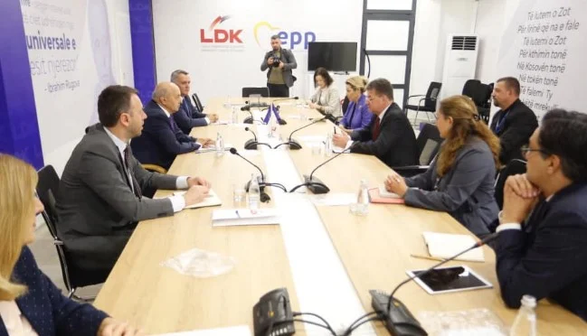 Mustafa pasi takoi Lajçakun: LDK ka interes që marrëveshja të mbyllet me njohje
