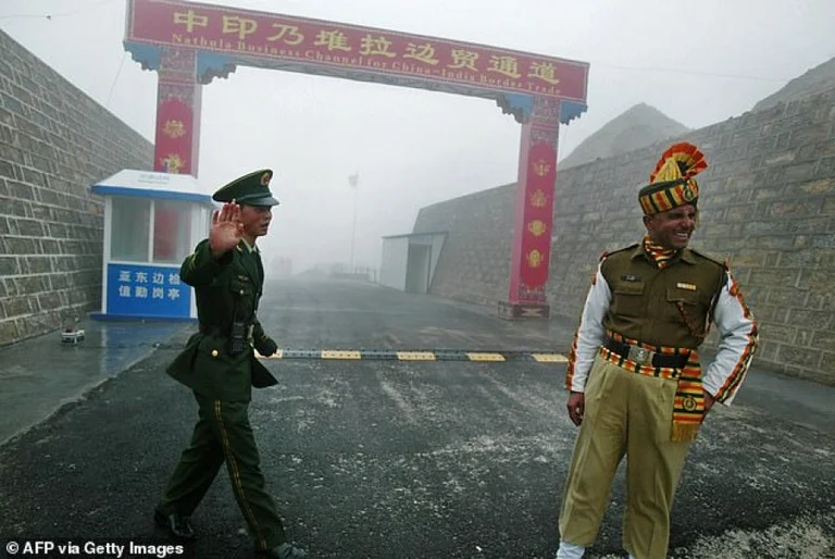 Përplasja e parë vdekjeprurëse pas 45 vjetësh mes Kinës dhe Indisë, mbi 20 ushtarë indianë të vrarë