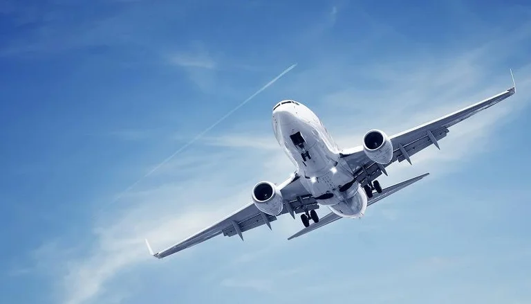 Hapja e kufijve ajrorë, ja kur pritet të hapen aeroportet në të gjithë botën