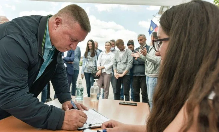AAK member signs VV petition for election